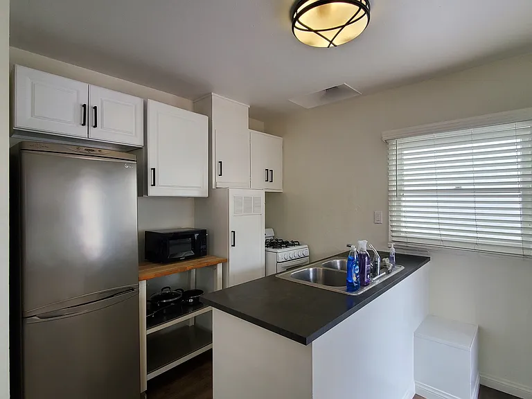 1666 Thomas Ave #1/2 — Photo 2