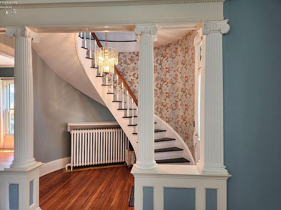 4th image of 1118 Birchard Ave