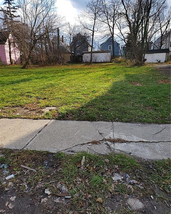 1st image of 545 E Utica St