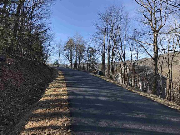 2nd image of 5006 Nicklaus Ln