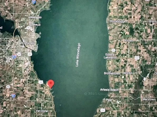 5582 Lake ROAD, Oshkosh, WI 54902