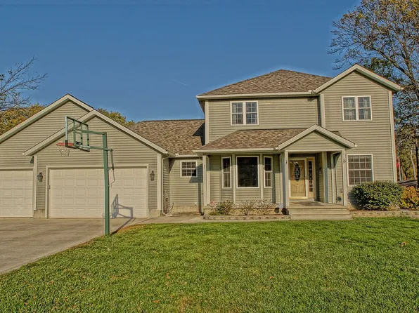 35685 W Island Dr, Eastlake, OH 44095
