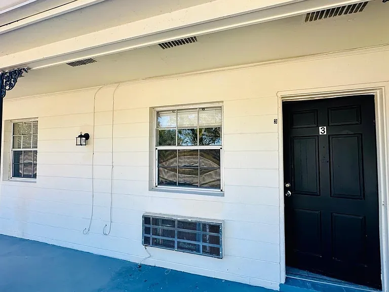 390 W Haines Blvd #3 — Photo 2