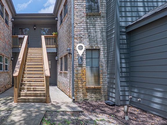 2nd image of 210 Oak St #402