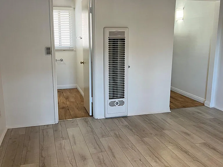 5910 E Naples Plz — Photo 16