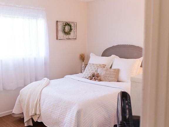 Easily fits a queen size bed and can fit king, it would just