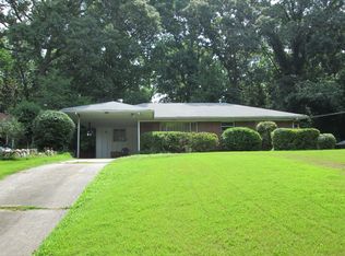 2746 Delowe Dr, East Pt, GA