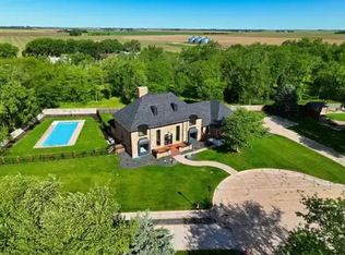 1314 Country Club Dr, Hastings, NE 68901