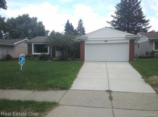 685 Hamlet Rd, Auburn Hills, MI 48326