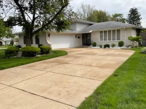 9117 S Tripp Ave, Oak Lawn, IL 60453