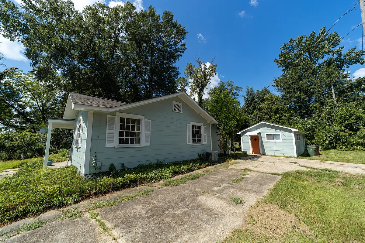 Building Photo - 112 N 19th Ave
