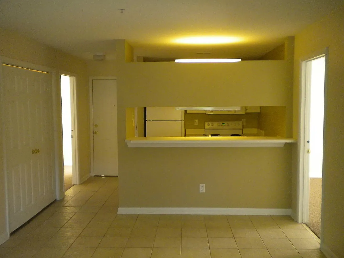 4 bedroom Condo within Walking Distance to Lake Johnson and 5 mins to NC State — Photo 2