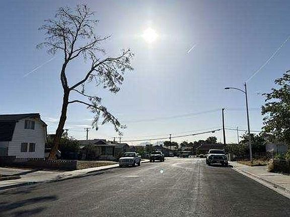 Exterior Neighborhood (street photo)