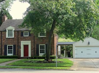 255 Moross Rd, Grosse Pointe Farms, MI 48236