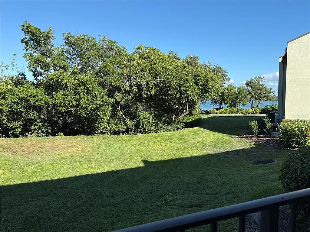 2 bed, 2.0 bath, 830 sqft, $5,100 — Photo 2