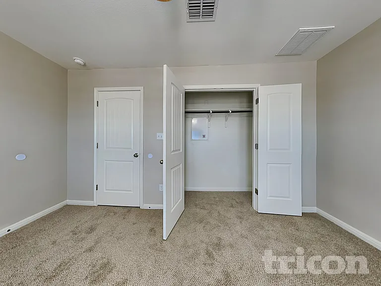 1052 Esplanade Pkwy — Photo 6