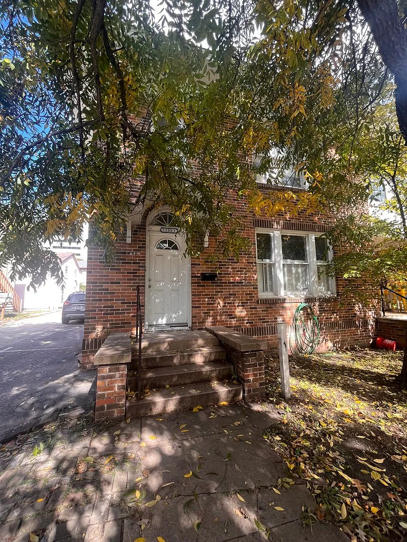3bed/1bath Duplex on West Campus - Walk to class — Photo 1