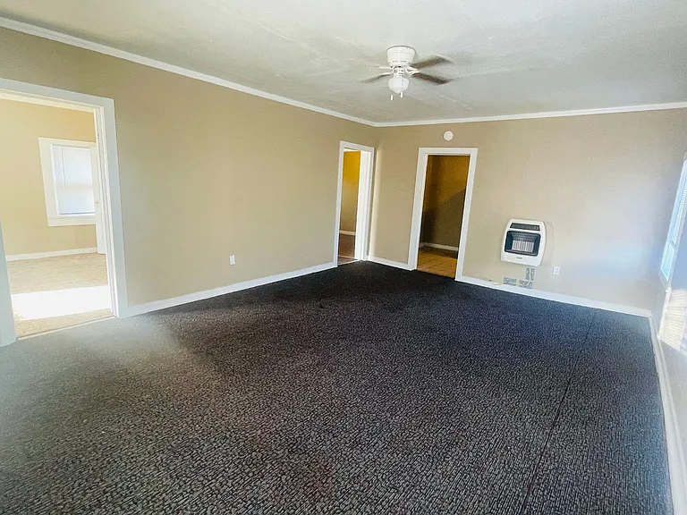 216 S Avenue I #1 — Photo 4