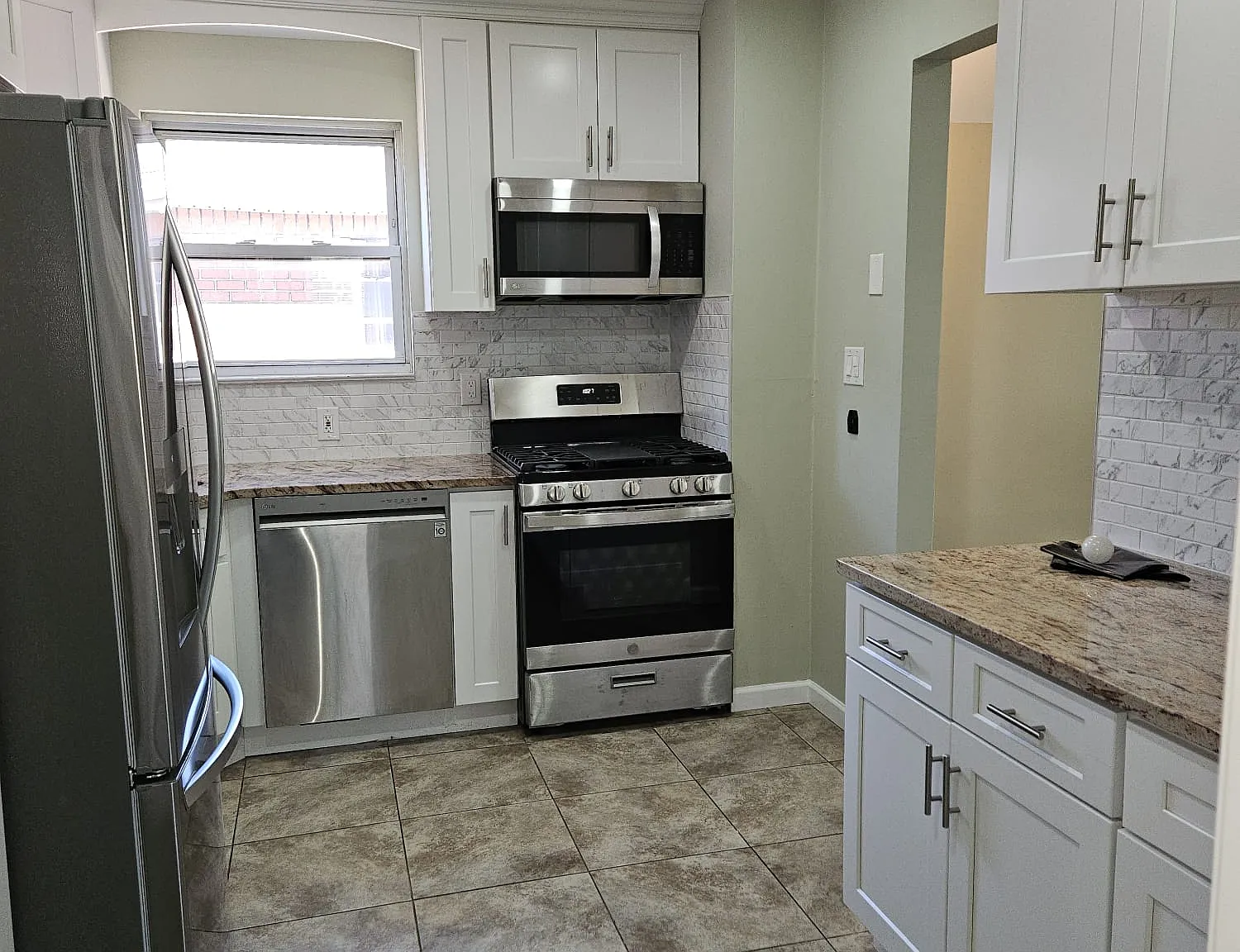 3 bed, 1150 sqft, $3,700 — Photo 2