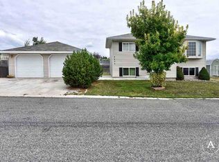 8205 Eagle Dr, Helena, MT 59602