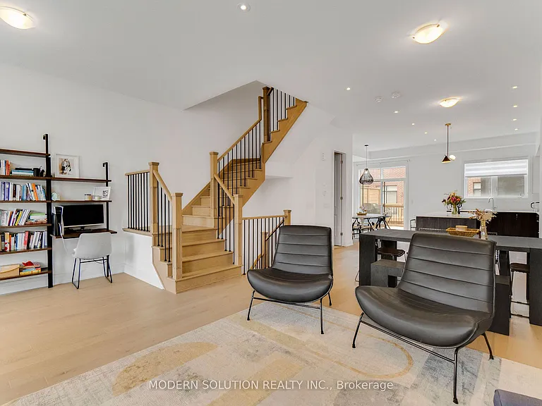 1659 Vellore Cres — Photo 14