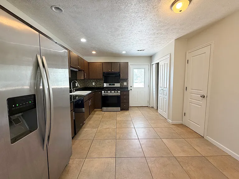801 Deerfield Rd #2 — Photo 2