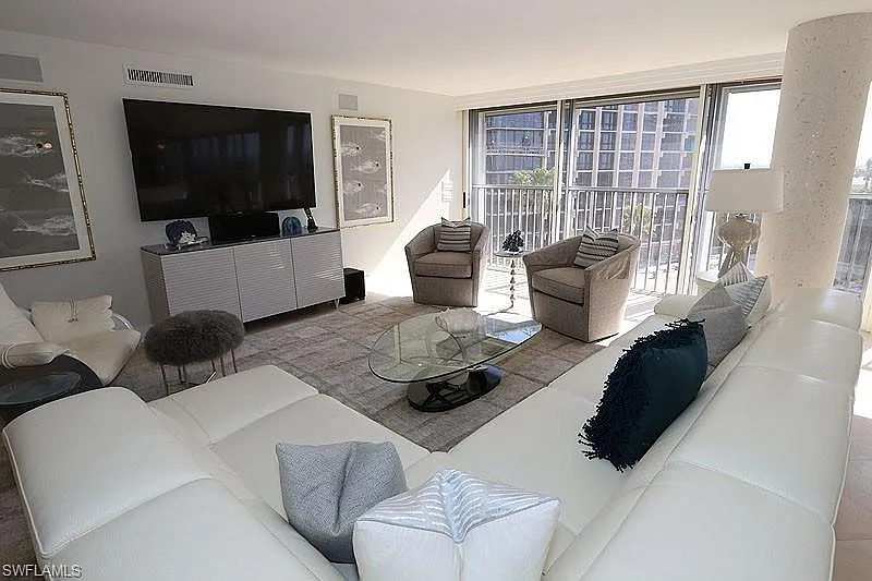 3 bed, 3.0 bath, 2550 sqft, $21,000 — Photo 3