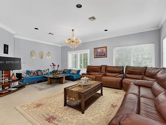 4th image of 1221 SW 48th Ter