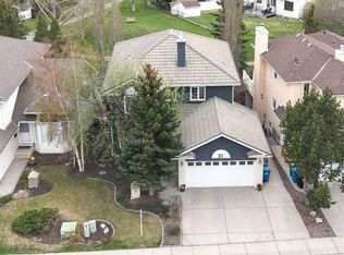 37 N Arbour Summit Close NW, Calgary, AB T3G 3W1