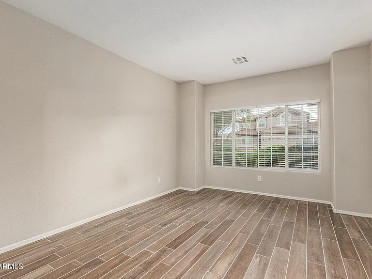 4522 E Rowel Rd — Photo 13