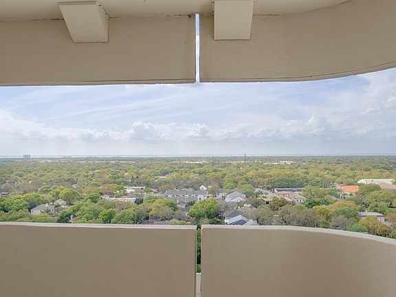 4th image of 4141 Bayshore Blvd APT 1901
