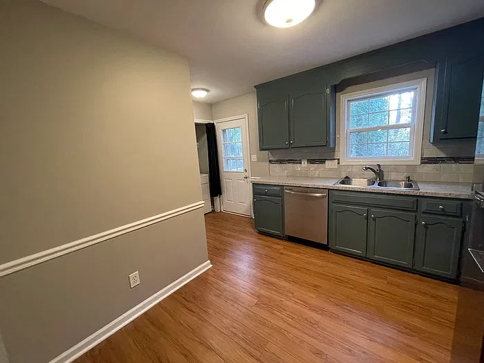 2 bed, 1.0 bath, 900 sqft, $1,495 — Photo 3