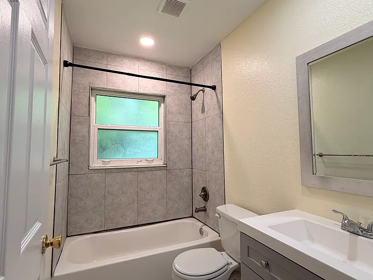 305 W Country Club Dr — Photo 6