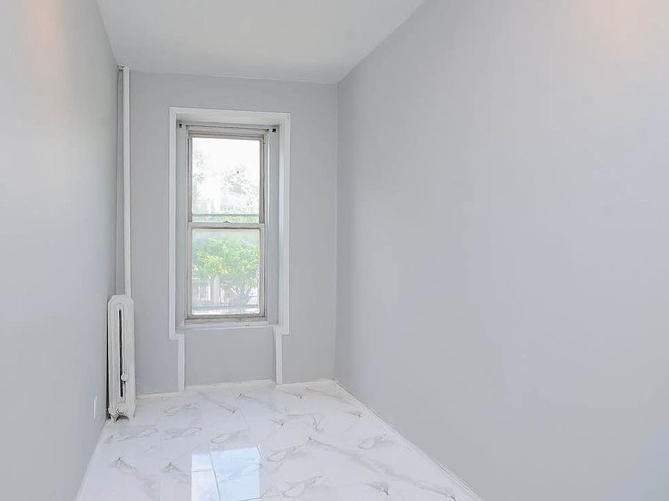 2nd image of 910 Gates Ave #1