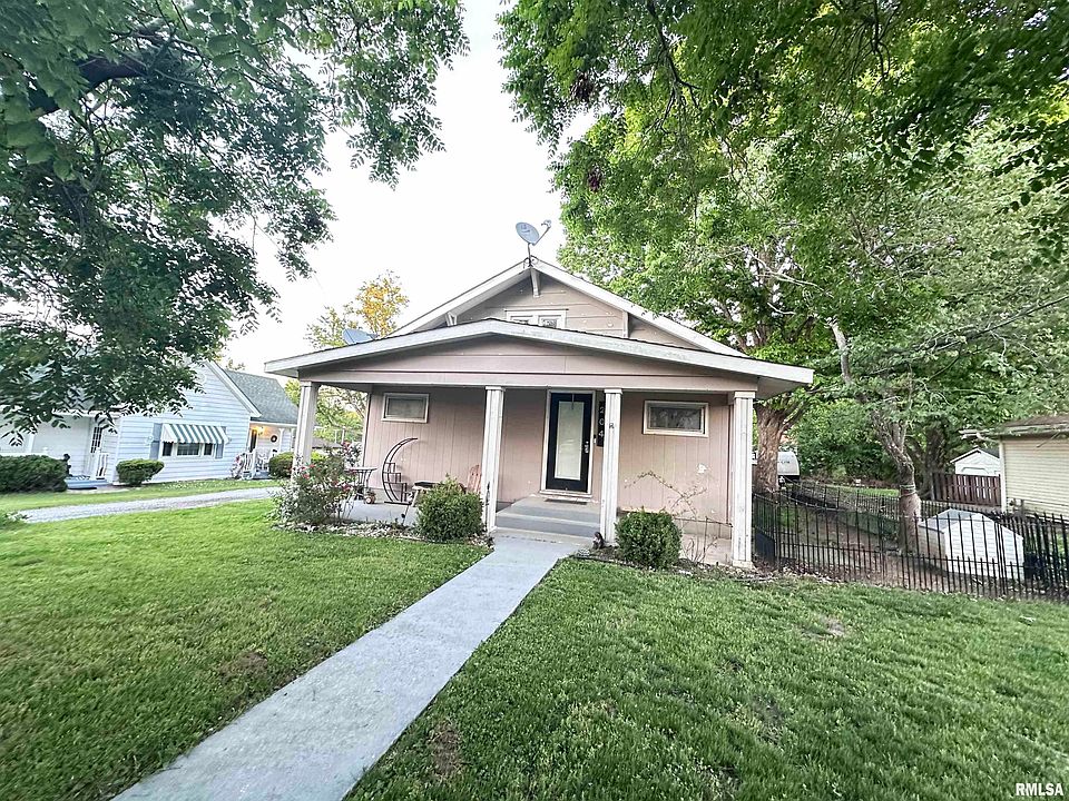 1st image of 204 N Centennial St