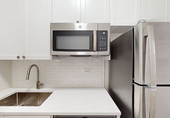3rd image of 15 Park Row APT 21b