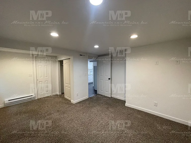 610 S Loomis Ave #B — Photo 6