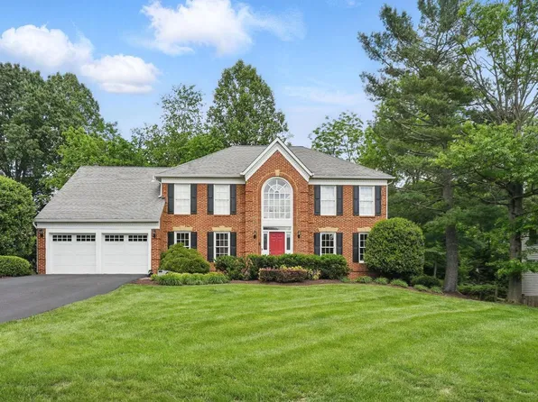 1253 Rowland Dr, Herndon, VA 20170