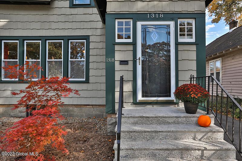 3rd image of 1318 Garner Avenue