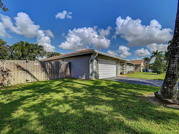 5th image of 4813 SW 118th Terrace