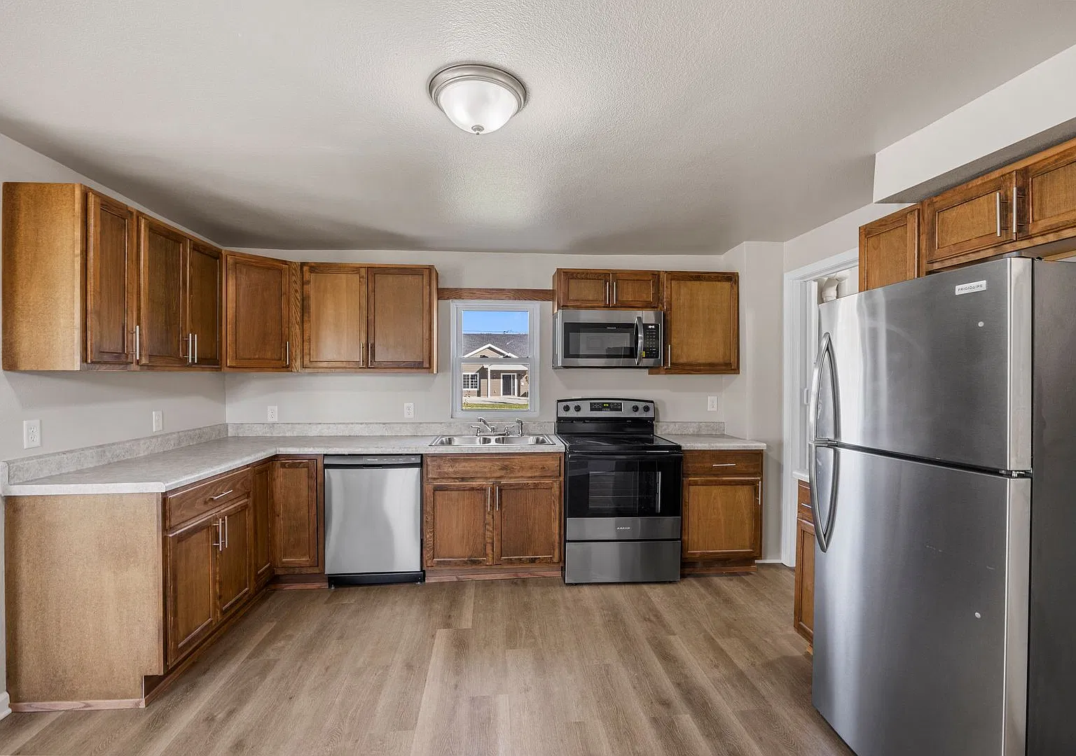 3 Bed-2 Fullroom for Rent - Indianola — Photo 2