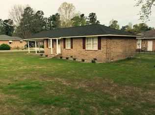 411 W Huggins St, Manning, SC 29102