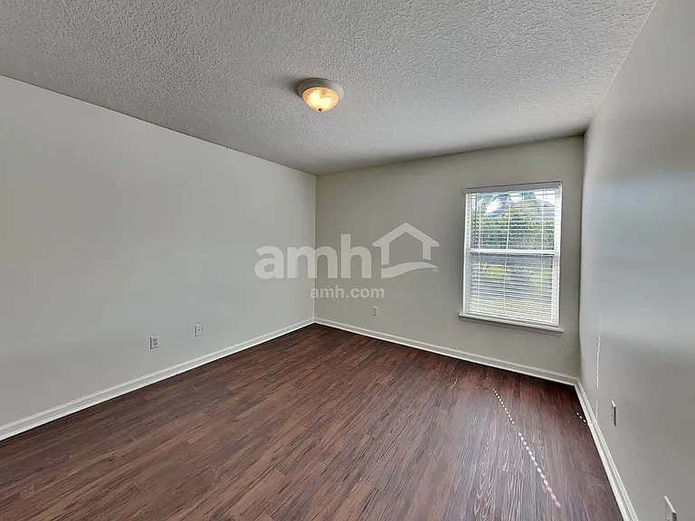 341 Diana Ct — Photo 20