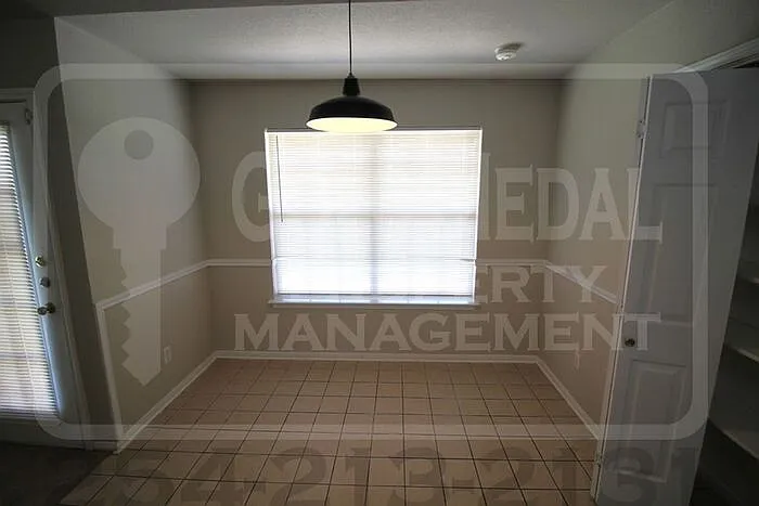 302 James Loop — Photo 9