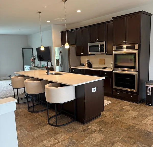 2773 Town View Cir — Photo 2