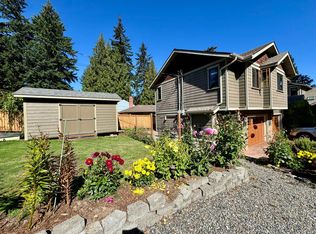 12212B Densmore Ave N, Seattle, WA 98133