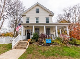 22 Linden Pl #2, Dedham, MA 02026