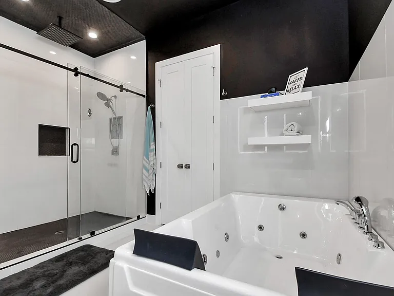 2303 Yupon St — Photo 34