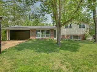 1205 Foxview Ter, Ballwin, MO 63011