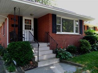 8237 Woodlawn St, Munster, IN 46321